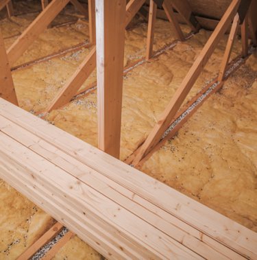 Czy można poddać recyklingowi starą izolację poddasza?