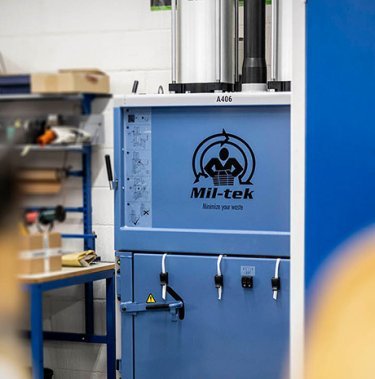 Jak działa prasa do belowania tektury