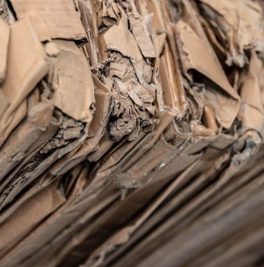 Jaki rodzaj kartonu należy umieszczać w belownicy